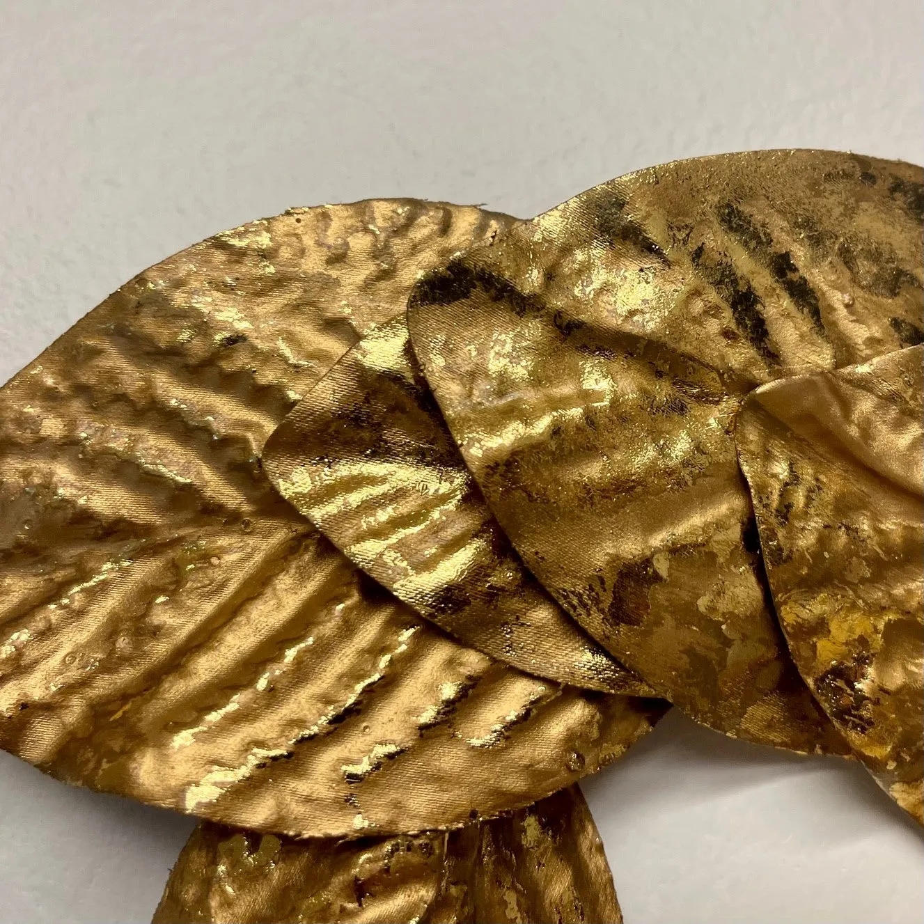 30" CHAMPAGNE GOLD PLASTIC BAY LEAVES SPRAY