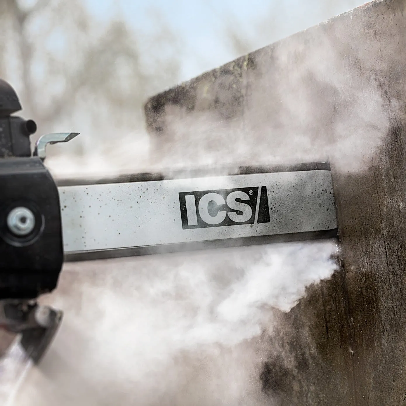 ICS 680ES 14-Inch Gas-Powered Concrete Chainsaw with 536-E Force3 Guide Bar